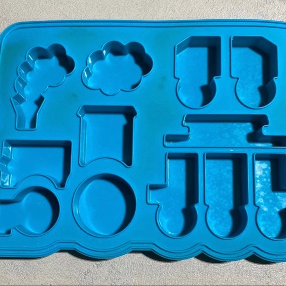 Silicone Train Cake Mold - Picture 3 of 4